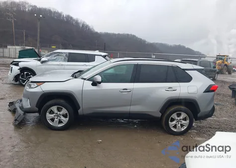 2021 Toyota Rav4 Xle z USA, uszkodzony, nr VIN 2T3P1RFVXMC166712